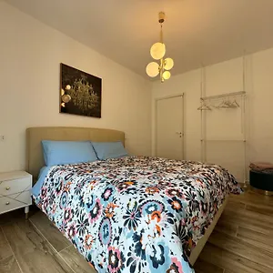 https://moderna-ed-elegante-residenza-nel-centro-di.it-lombardy.com